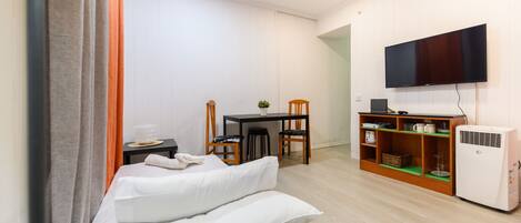 Iron/ironing board, free WiFi