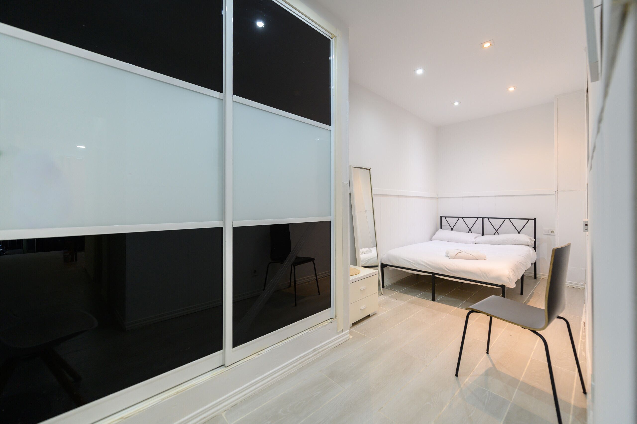 1 chambre, fer et planche à repasser, Wi-Fi gratuit