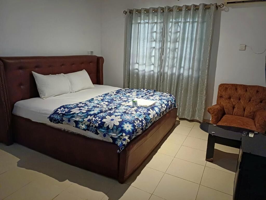 ห้องเอ็กเซกคิวทีฟสวีท | โต๊ะทำงาน