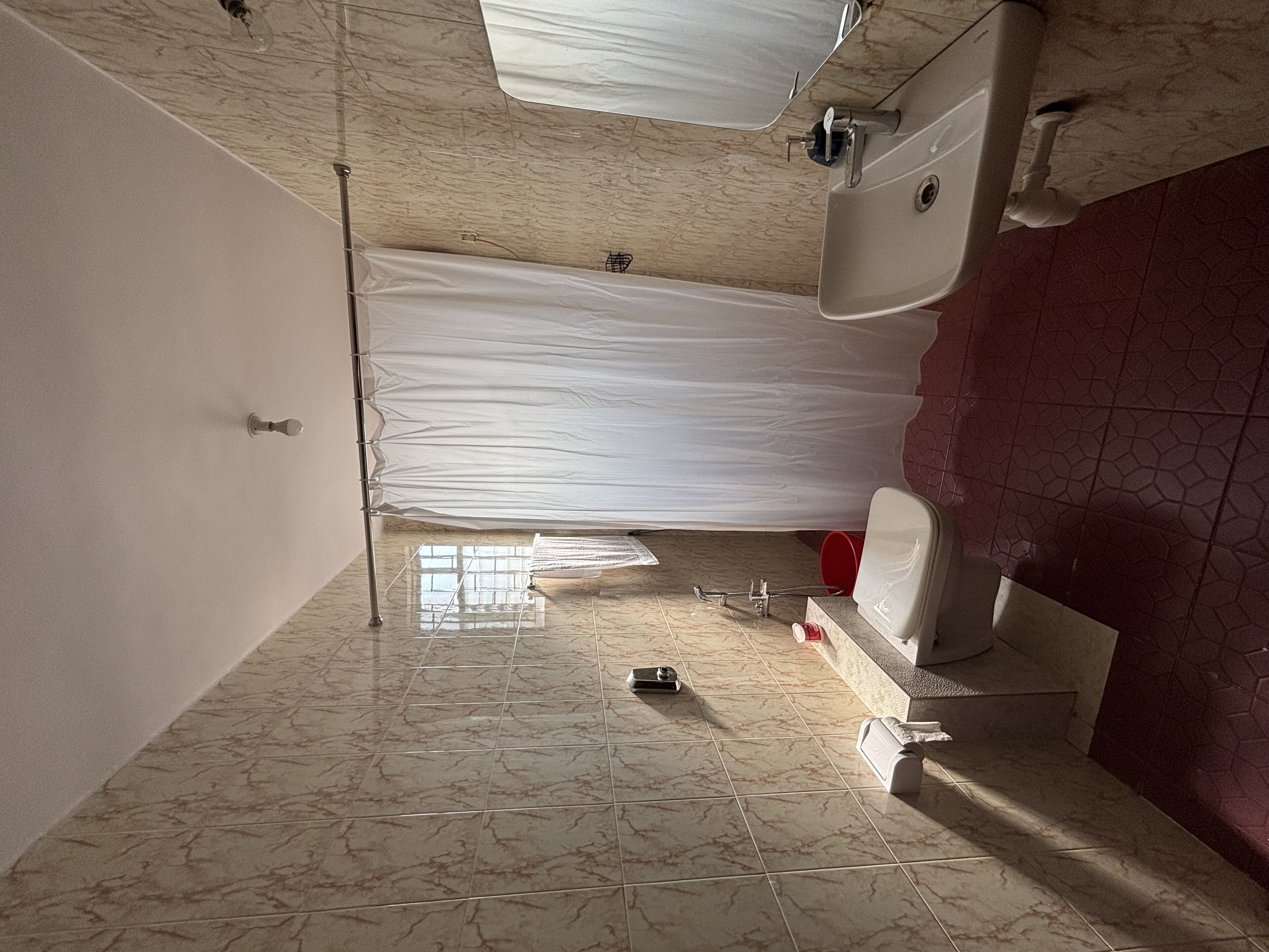 Ducha, secador de pelo, toallas, jabón