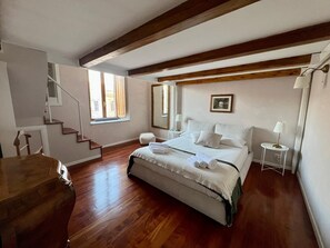 Iron/ironing board, internet, bed sheets