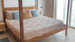 1 quarto, cofres nos quartos, ferros/tábuas de passar roupa