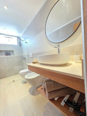 Shower, hair dryer, bidet, towels - Shaula 104 New Apartment with Terrace in Estrella Garden Condos, Dominicus (Dominicus)
