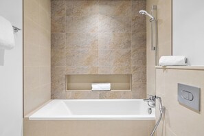 Appartement Deluxe, balcon, vue sur le désert | Salle de bain