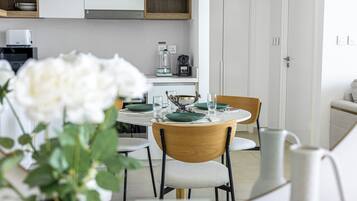 Deluxe Apartment, Balcony, Desert view | Dining