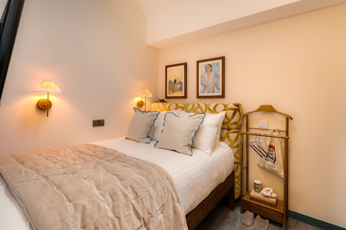 In-room safe, iron/ironing board