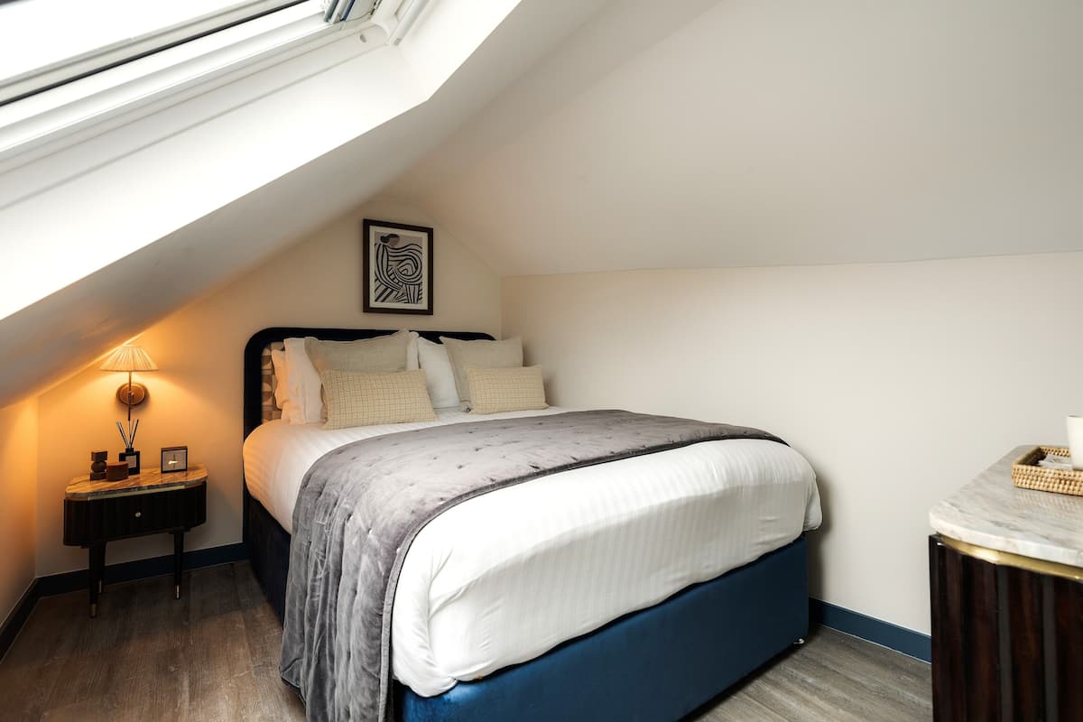 Superior Studio Suite | In-room safe, iron/ironing board