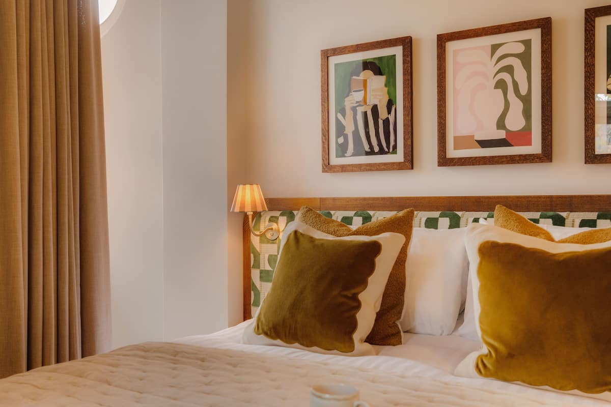 Classic Studio | In-room safe, iron/ironing board