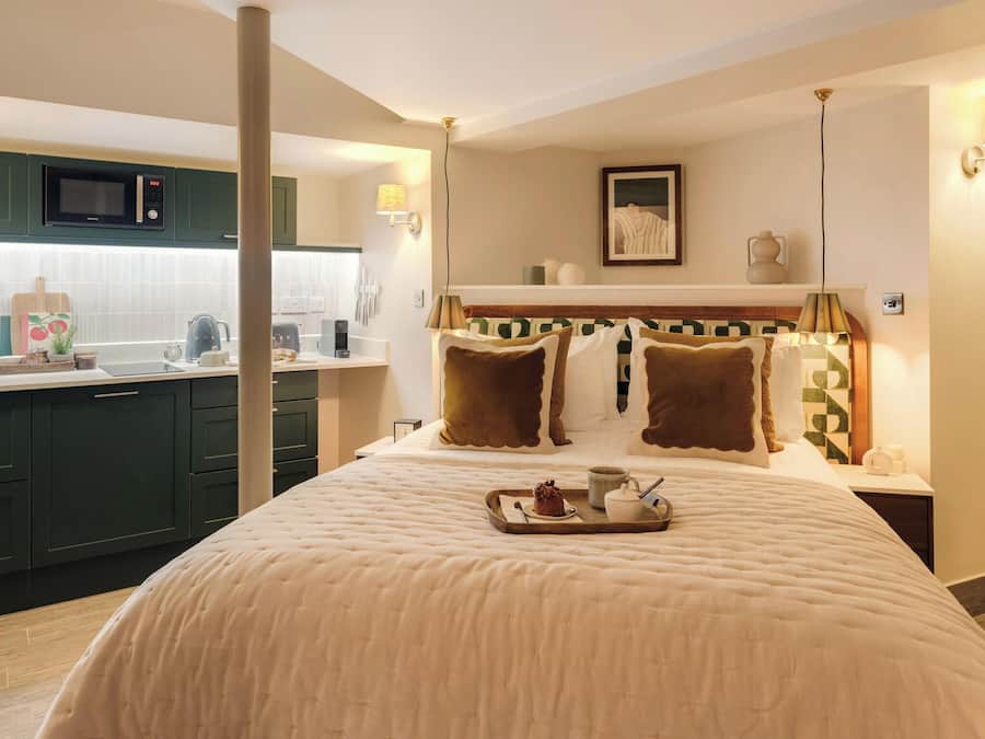 In-room safe, iron/ironing board