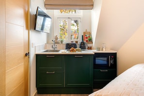 Classic Studio | In-room safe, iron/ironing board