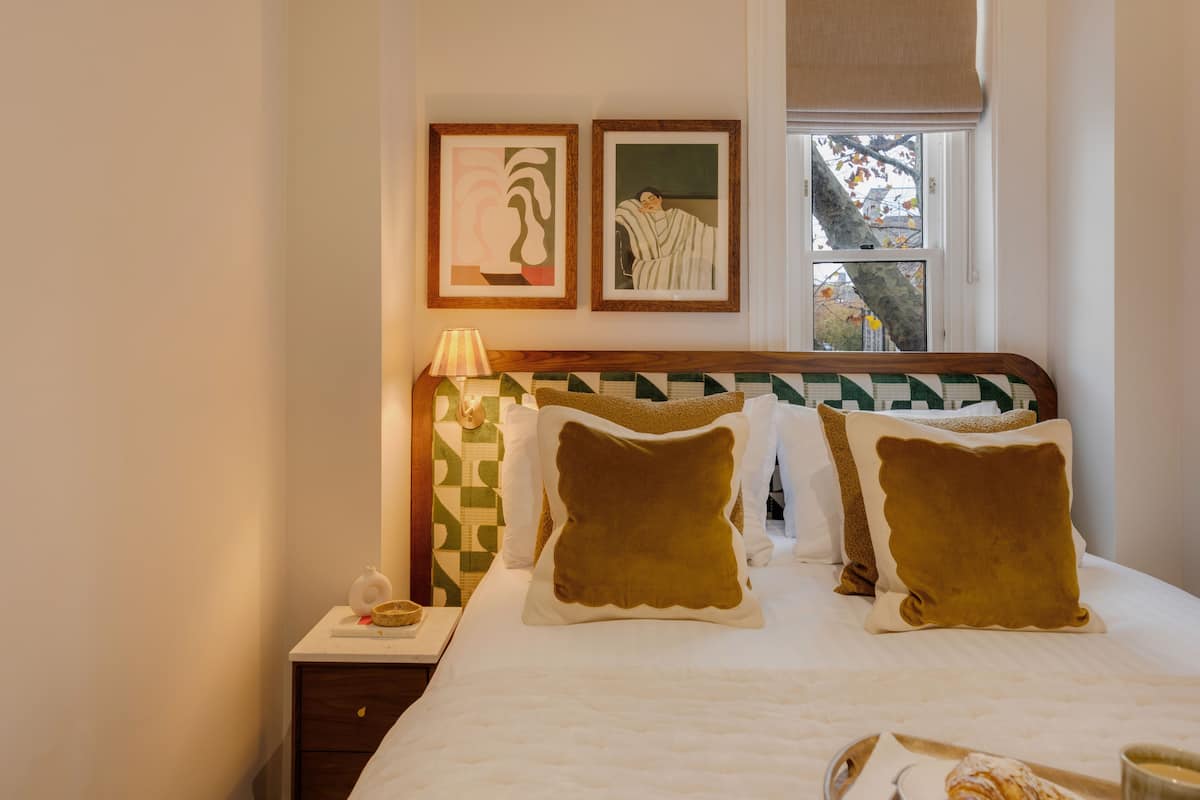Exclusive Studio | In-room safe, iron/ironing board