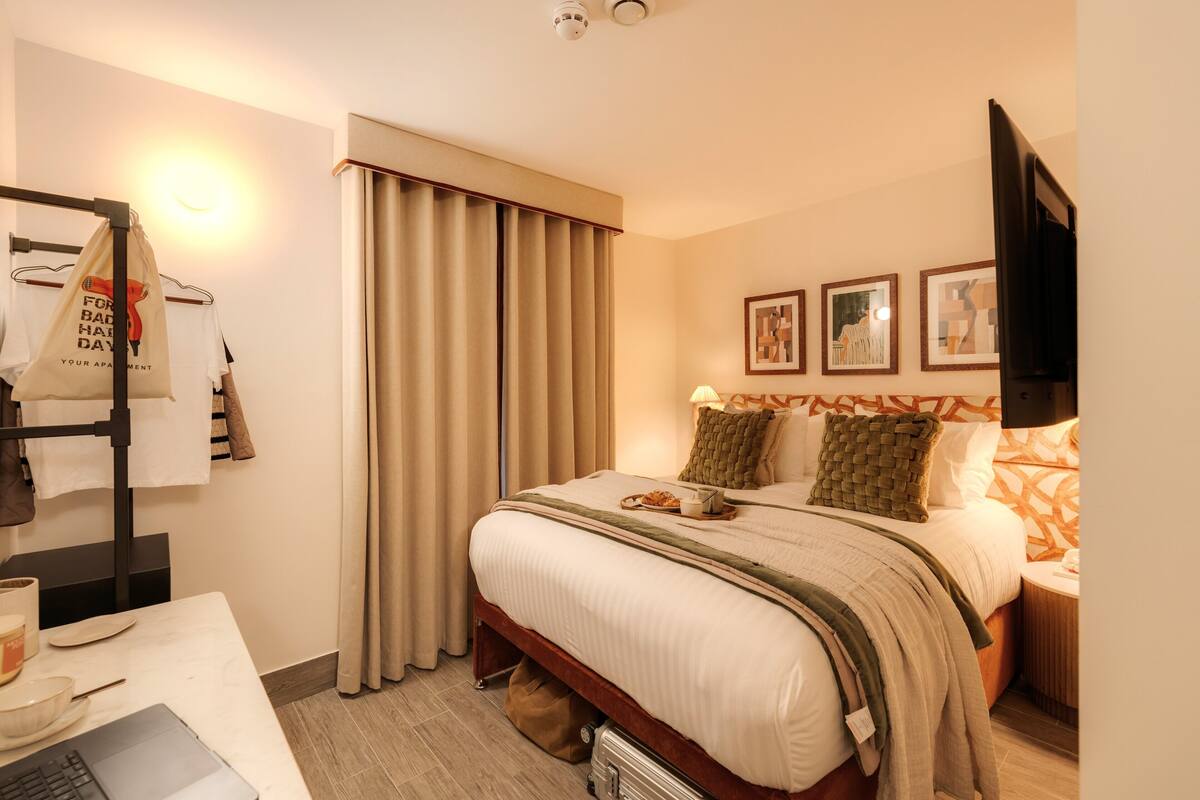In-room safe, iron/ironing board