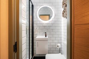 City Room | Bathroom - Tower Bridge Road Your Apartment (London)