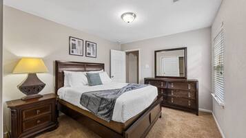 Een strijkplank/strijkijzer, gratis wifi, beddengoed