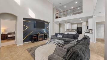 智能电视、办公室