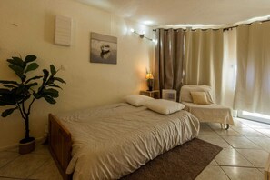 Silitysrauta/-lauta, Wi-Fi, vuodevaatteet