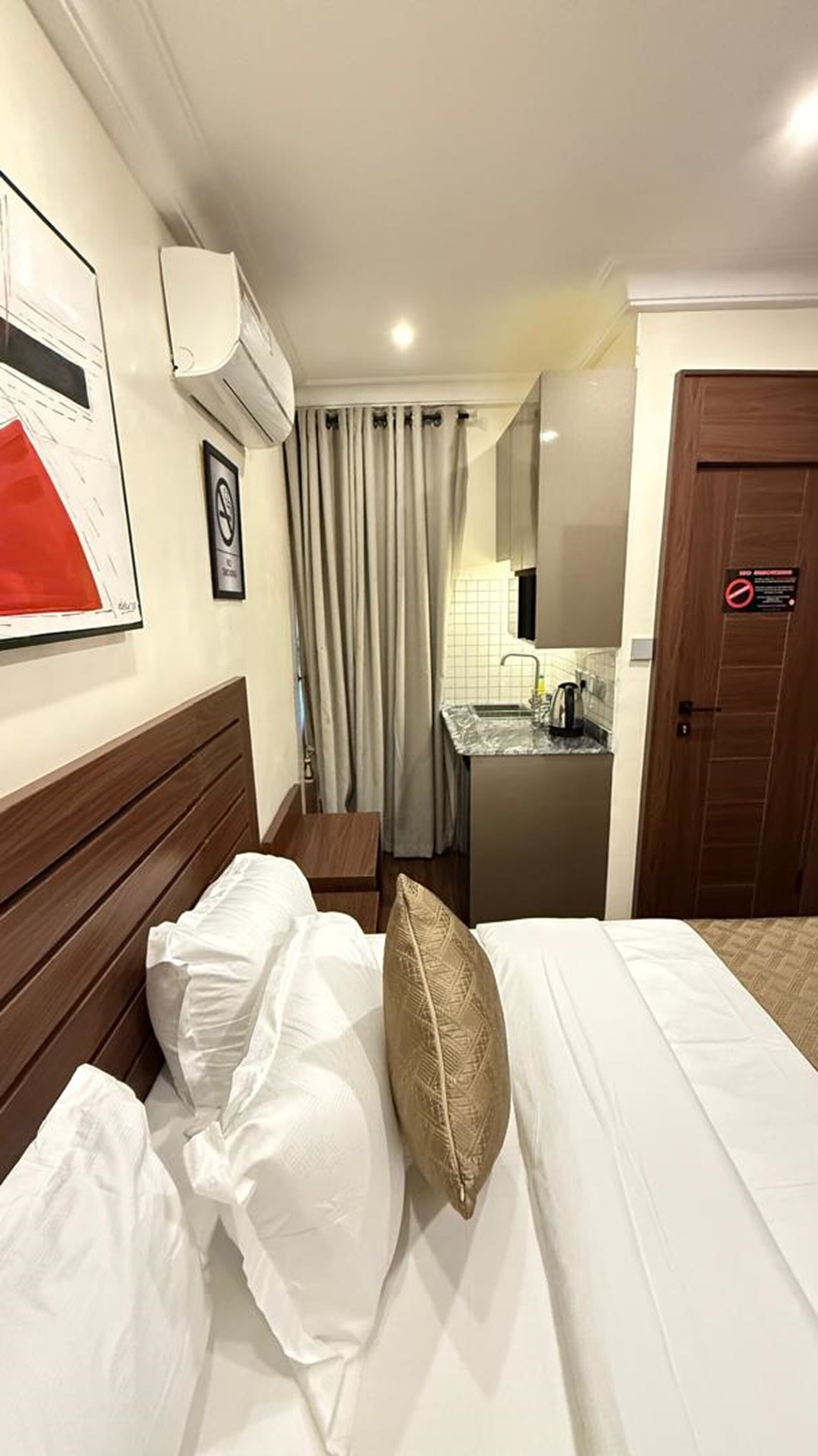 Deluxe Room | Laptop workspace, free WiFi