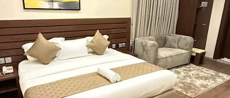 Deluxe Studio | Laptop workspace, free WiFi