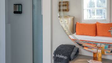 1 dormitorio, tabla de planchar con plancha, wifi gratis y ropa de cama