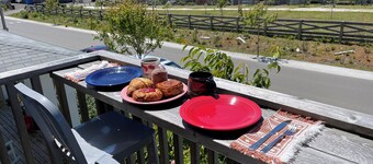Deck View + Sunset, Steps to Town & Parks, Games