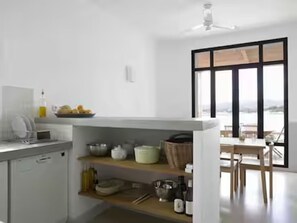 Microwave, oven, stovetop, dishwasher - Superb terrace overlooking salt marshes - Les Salins (Porto-Vecchio)