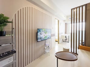 Kondominium Klasik, pemandangan kolam renang | Televisi