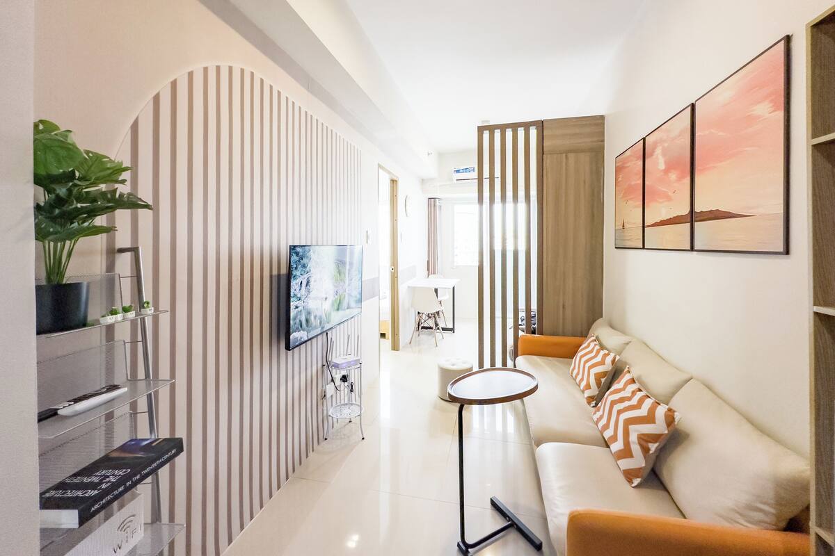 Classic Condo, Pool View | Living area