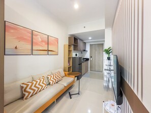 Fridge, microwave, stovetop, cookware/dishes/utensils - GemstoneBR in SMDC Field Residences (Las Pinas)