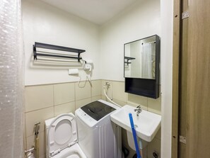 Classic Condo, Pool View | Laundry - GemstoneBR in SMDC Field Residences (Las Pinas)