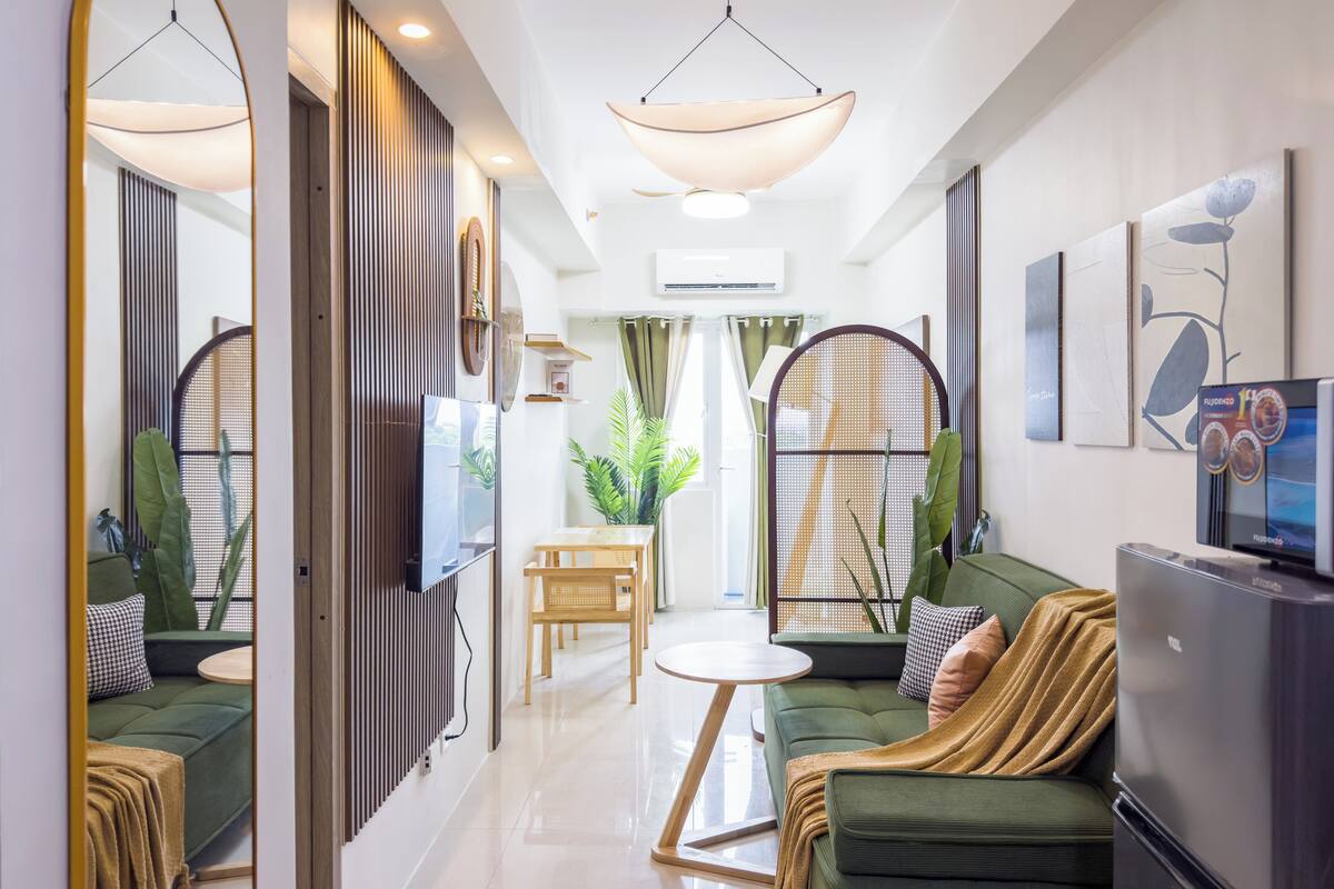 Design Condo, City View | Living area
