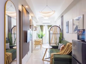 Kondominium Desain, pemandangan kota | Area keluarga | Televisi layar datar 43-inci dengan saluran TV digital