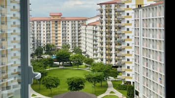 Apartamento clásico, vistas a la piscina | Vistas del balcón