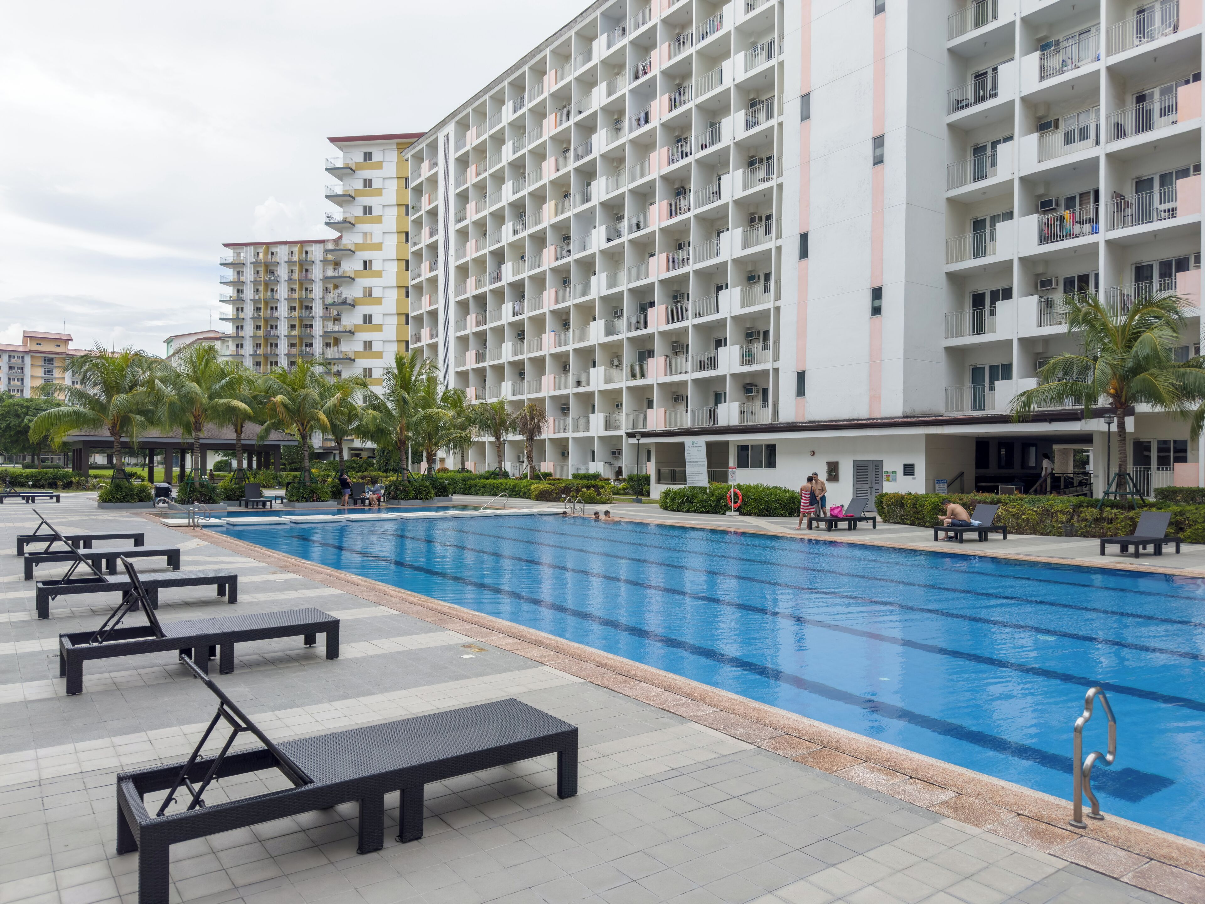 2 outdoor pools