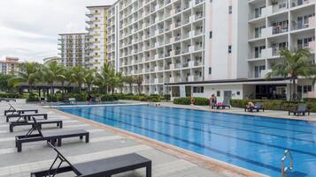2 piscinas al aire libre