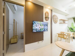 Condo Design, vue sur la ville | Téléviseur