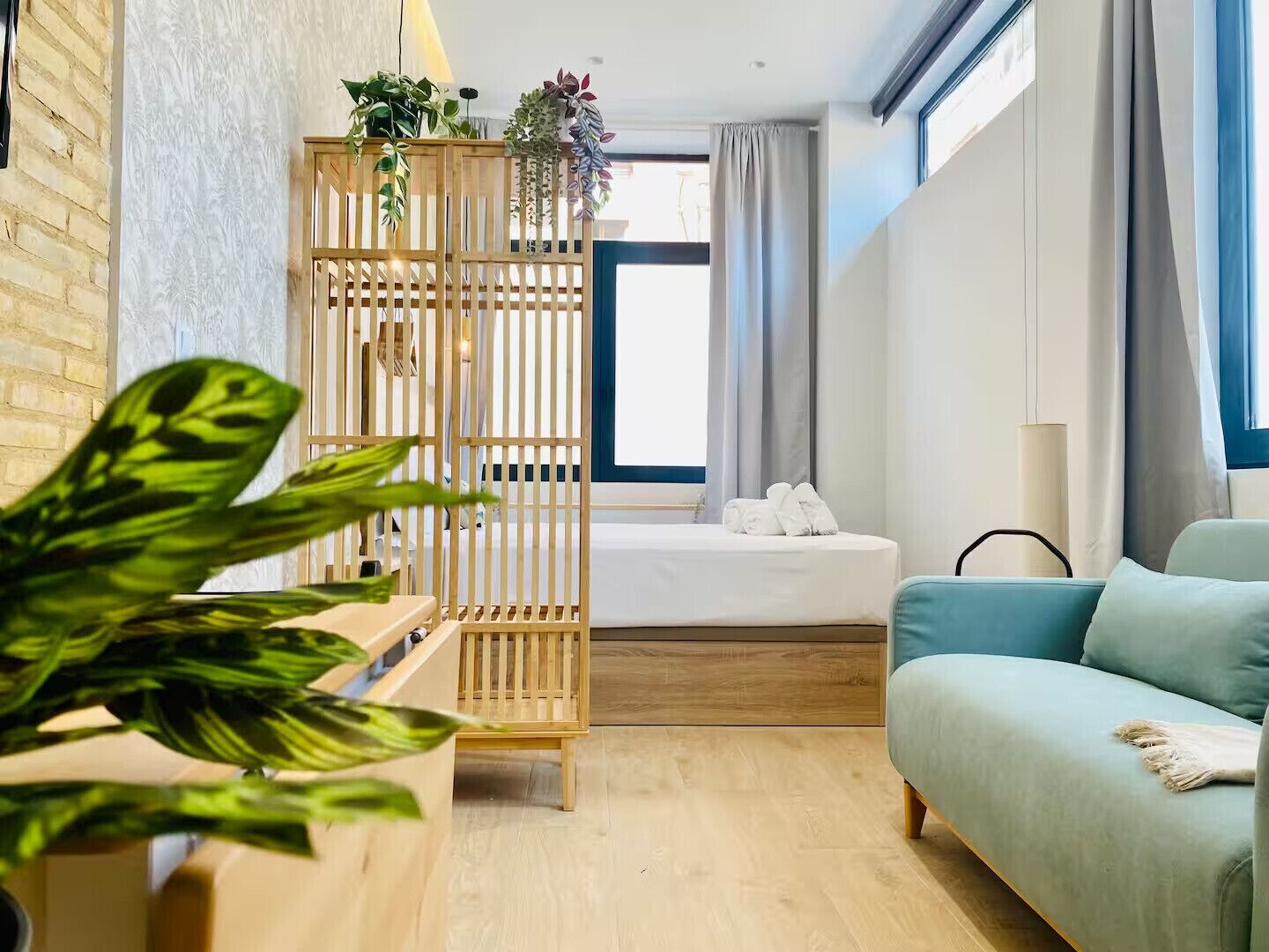 Een strijkplank/strijkijzer, gratis wifi, beddengoed