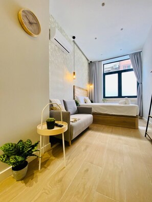 Een strijkplank/strijkijzer, gratis wifi, beddengoed