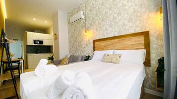 Een strijkplank/strijkijzer, gratis wifi, beddengoed