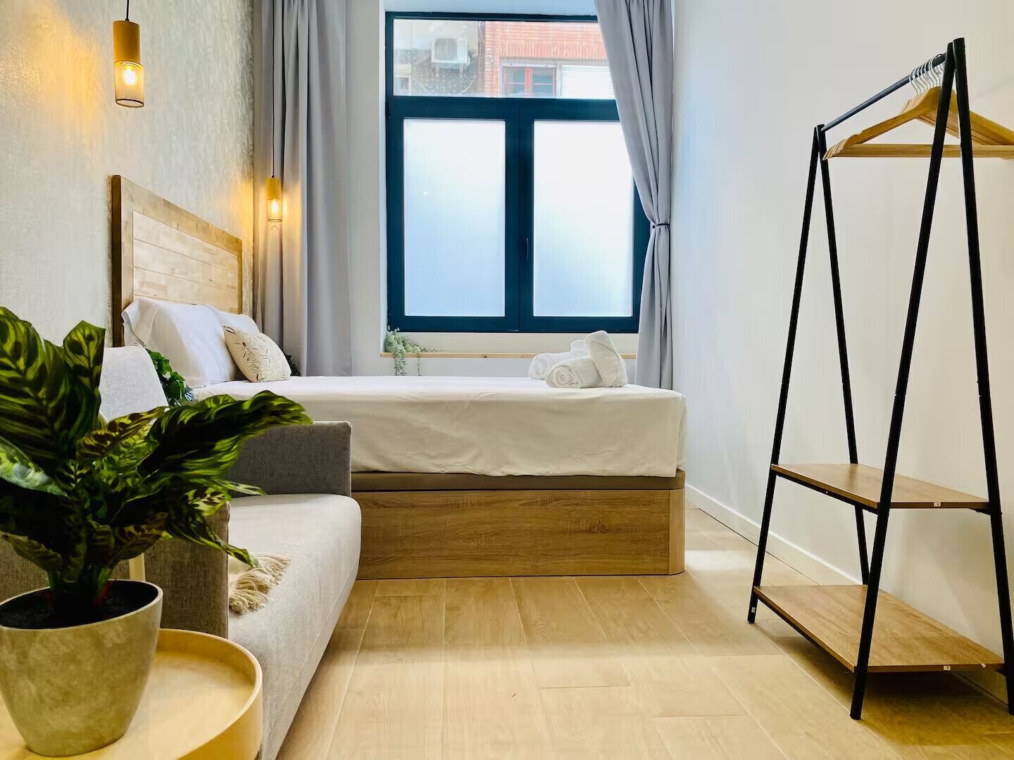 1 habitación, tabla de planchar con plancha, wifi gratis y ropa de cama 