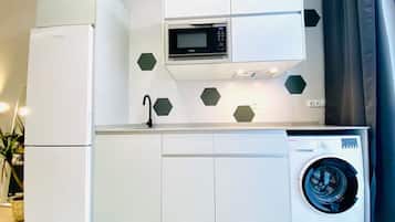 Kjøleskap, mikrobølgeovn, kaffetrakter/tekoker og vannkoker