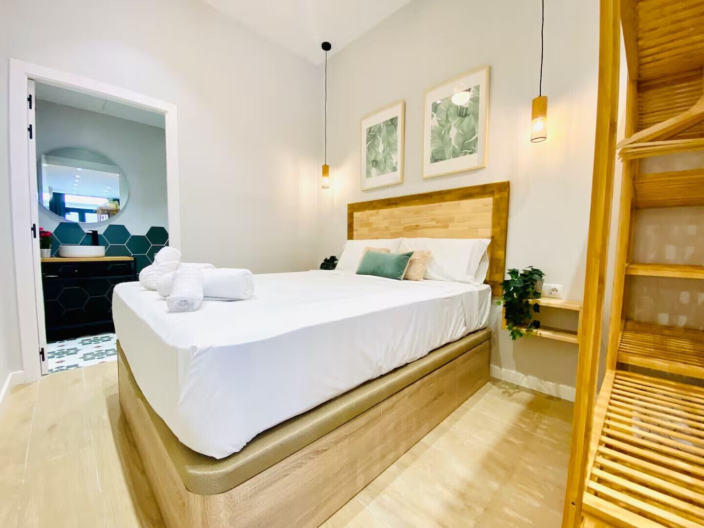 Iron/ironing board, free WiFi, bed sheets