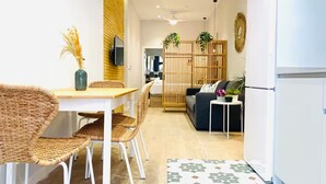Dining - Beach Apartment | 1BR | 4 Guests | AC & WIFI (Valencia)