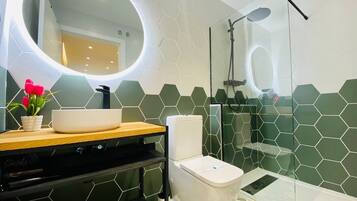 Shower, hair dryer, towels