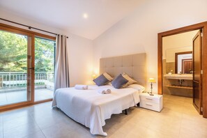 4 makuuhuonetta, silitysrauta/-lauta, Wi-Fi, vuodevaatteet