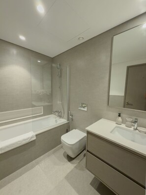 Deluxe Apartment, Balcony, City View | Bathroom - Luxurious - Grande Signature - Downtown (Dubai)