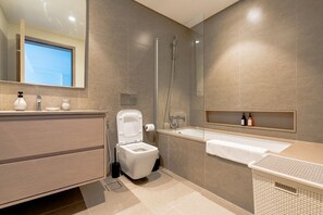 Bathroom - Luxurious - Grande Signature - Downtown (Dubai)