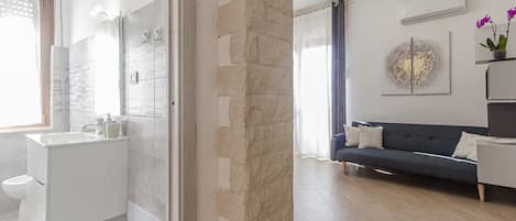 Apartment | Badezimmer | Dusche, Regendusche, Haartrockner, Bidet