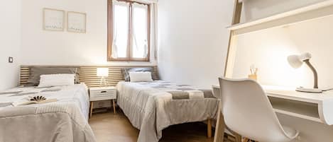 Apartment | Iron/ironing board