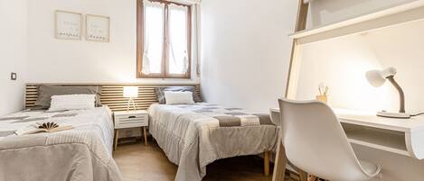 Apartment | Iron/ironing board