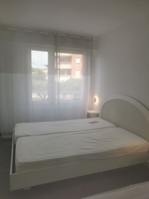 WiFi - Perfect 2-bedroom apartment with AC in pleasant Fréjus (FRÈJUS)